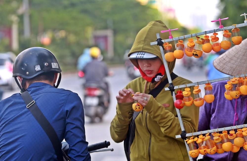 Cao thủ chơi thú nhún lò xo khiến dân tình cười nghiêng ngả nhưng bộ đồ anh ta mặc còn gây chú ý hơn...-8