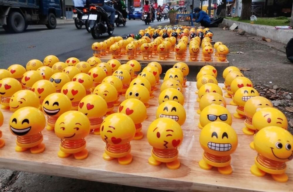 Cao thủ chơi thú nhún lò xo khiến dân tình cười nghiêng ngả nhưng bộ đồ anh ta mặc còn gây chú ý hơn...-9