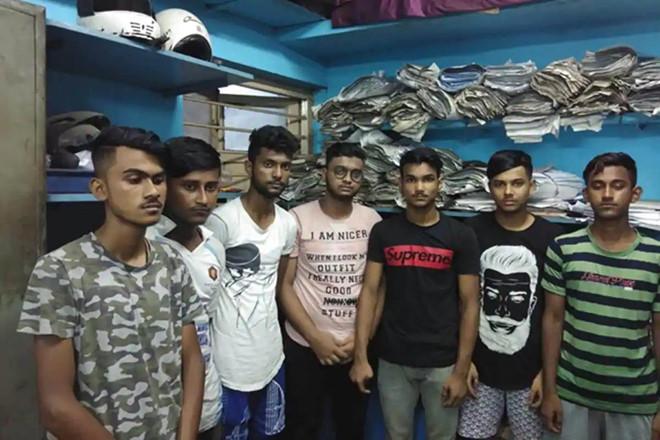 Hoa hậu Hoàn vũ Ấn Độ bị nhóm đàn ông hành hung trên phố-1