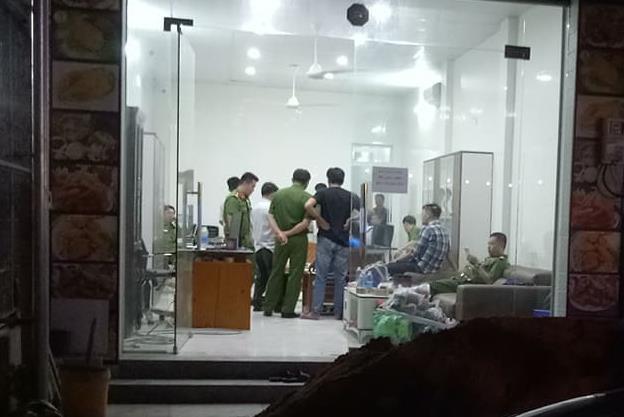Khám xét công ty của chủ doanh nghiệp gọi giang hồ vây công an-2