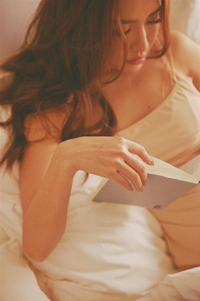 Bích Phương buông lơi đầm ngủ, lộ nội y cực kỳ sexy rồi Chúc ngủ ngon thế này fan làm sao mà ngủ nổi đây!-5