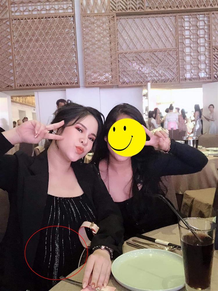 Bạn gái lộ thân hình phát tướng rõ mồn một, dân mạng đồn đoán Bùi Tiến Dụng đã lên chức bố-4