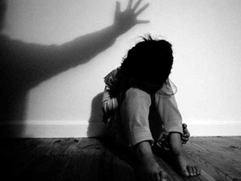 Cô gái 15 tuổi tố bị chủ tiệm tóc ở Sài Gòn xâm hại tình dục-1