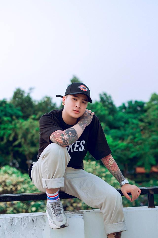 Chị gái khoe em trai mưa nấu ăn ngon như ngoài hàng, biết mặt chàng trai ai cũng sửng sốt-4