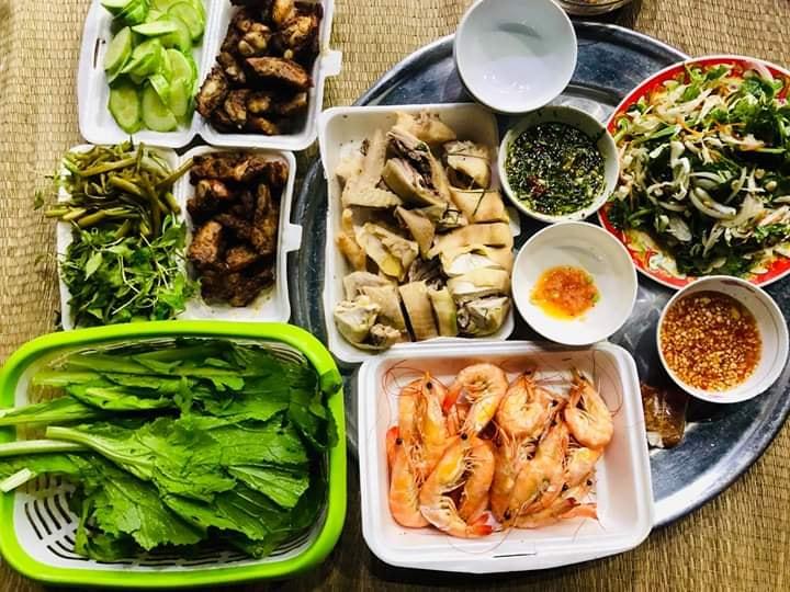 Chị gái khoe em trai mưa nấu ăn ngon như ngoài hàng, biết mặt chàng trai ai cũng sửng sốt-3