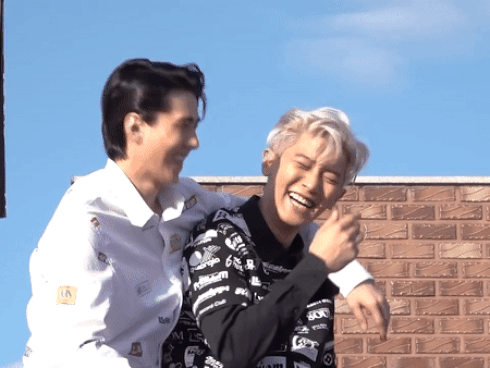 ĐẮNG LÒNG: Thành viên EXO kẻ trẹo hông, người xây xẩm vì ham hố đu trend thử thách đá nắp chai-6