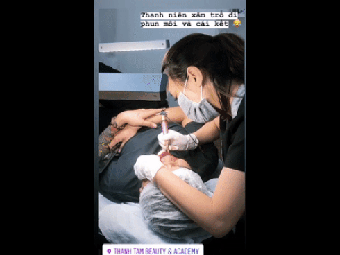 Bực bội vì bị yêu cầu quá nhiều, nữ nhân viên gội đầu thẳng tay vả mặt khách hàng hút triệu lượt xem-1