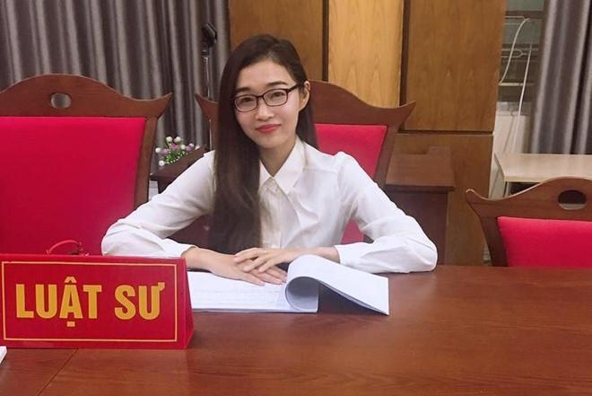 Á hậu Hoàng Thùy chia sẻ hình em gái xinh đẹp, gợi cảm không kém chị-4