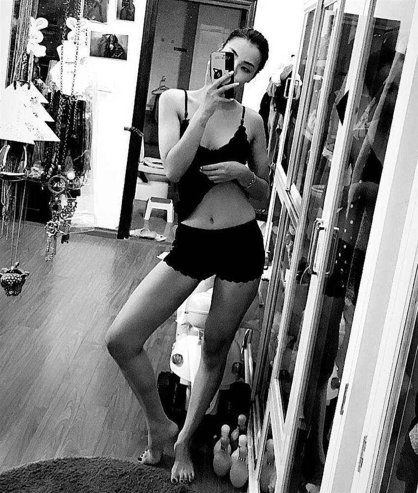 Tưởng ngoan hiền khi làm mẹ bỉm sữa, nào ngờ Hồng Quế ăn mặc táo bạo hơn xưa gấp bội phần-12