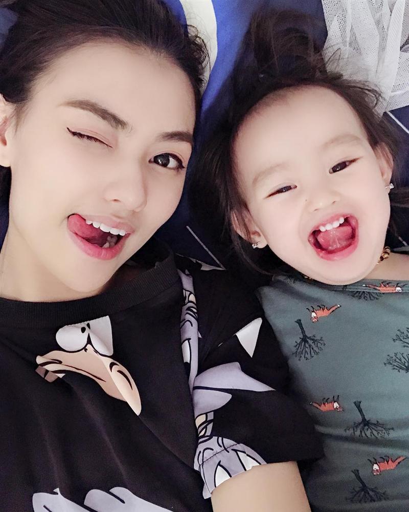 Tưởng ngoan hiền khi làm mẹ bỉm sữa, nào ngờ Hồng Quế ăn mặc táo bạo hơn xưa gấp bội phần-4