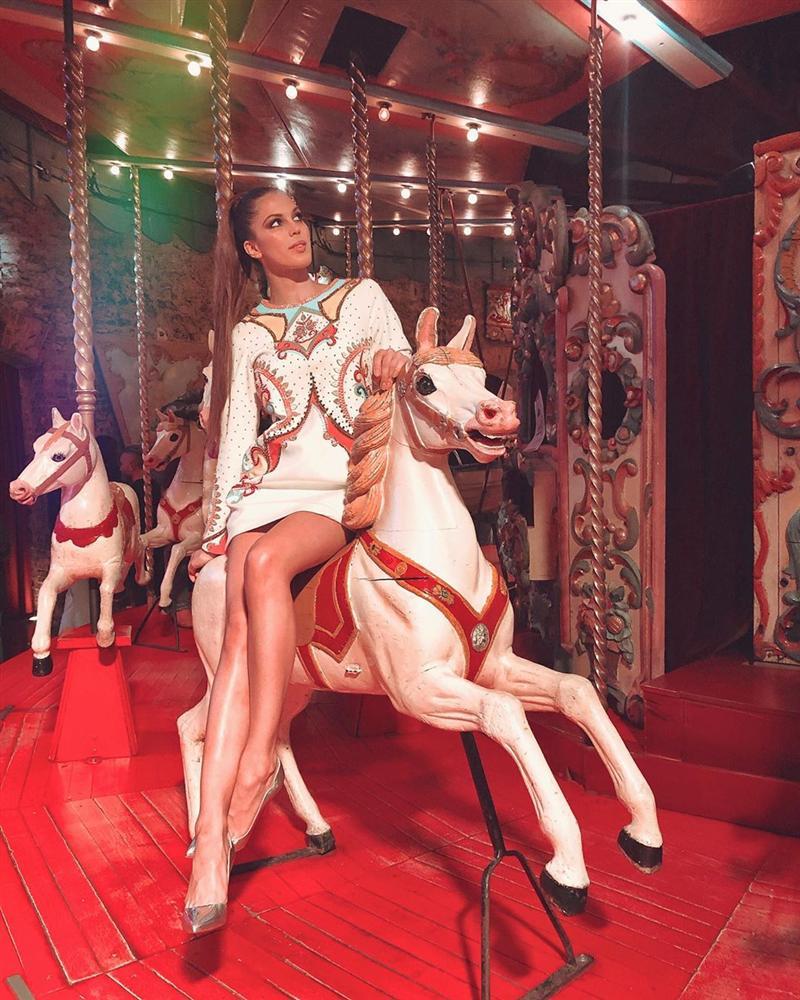 Bản tin Hoa hậu Hoàn vũ 21/6: Dung nhan Hoàng Thùy tắt nắng thê thảm trước tượng đài sắc đẹp Dayana Mendoza-7