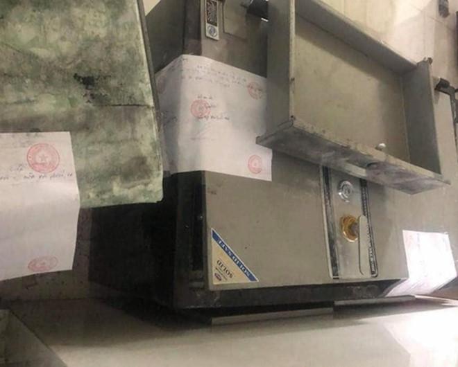 Hai kẻ trốn truy nã trong vụ trộm 8 tỷ ở Vĩnh Long ra đầu thú-2