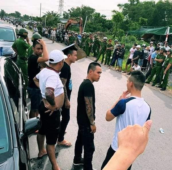 Tạm đình chỉ 2 trung tá vụ giang hồ vây xe công an ở Đồng Nai-1