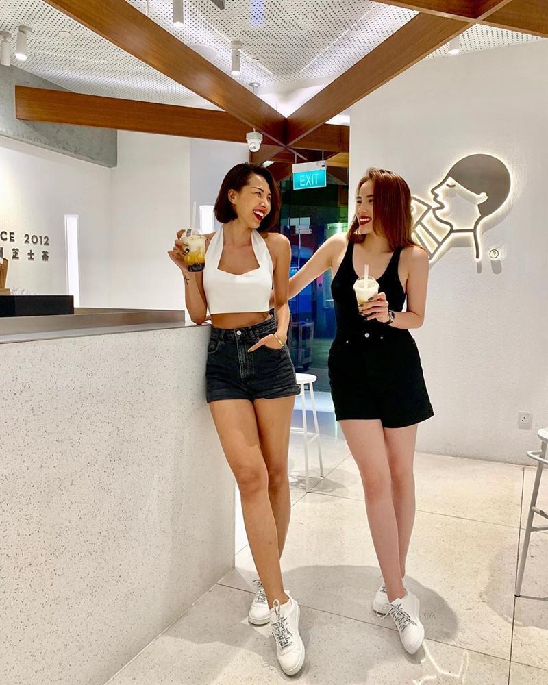 Trường Giang và Nhã Phương xúc động khi được tặng món quà vô cùng đặc biệt-2