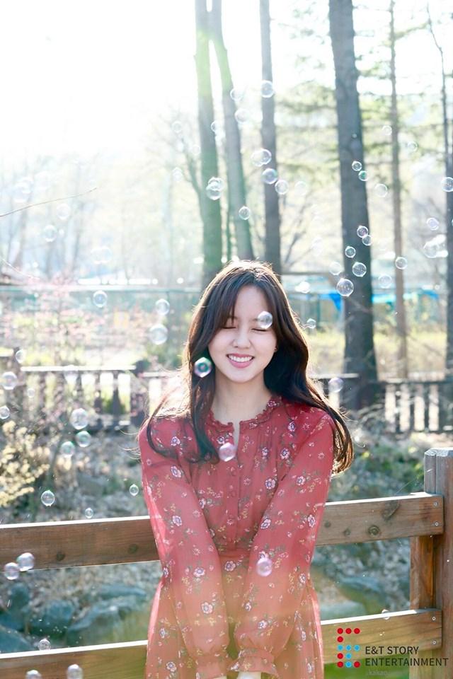 Em gái mưa Kim So Hyun xinh đẹp trong ảnh hậu trường ngập tràn không khí thanh xuân-1