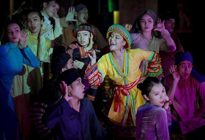 Lý do Hoàng Thùy Linh chọn trang phục dân tộc Mông trong MV mới-10