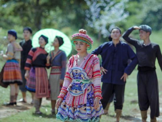 Lý do Hoàng Thùy Linh chọn trang phục dân tộc Mông trong MV mới