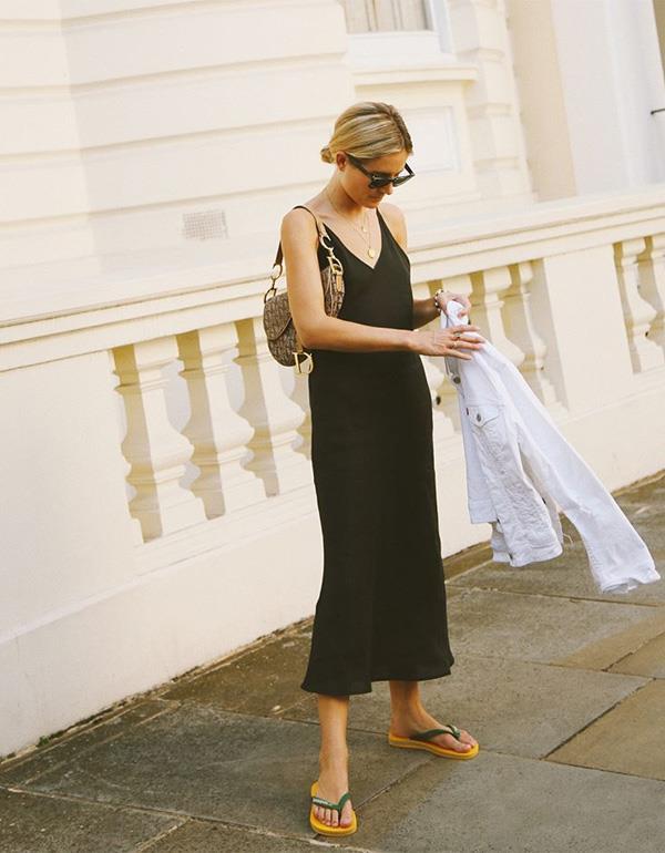 Phối trang phục sang chảnh với dép xỏ ngón thế nào?-6