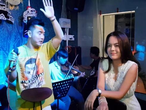 Ưng Hoàng Phúc hát hit 'Hongkong 1' cực hay, Phạm Quỳnh Anh say xỉn vẫn nhiệt tình nhảy phụ họa