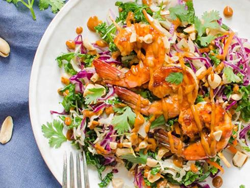 Salad tôm nướng sốt chanh thanh mát đãi gia đình ngày nóng