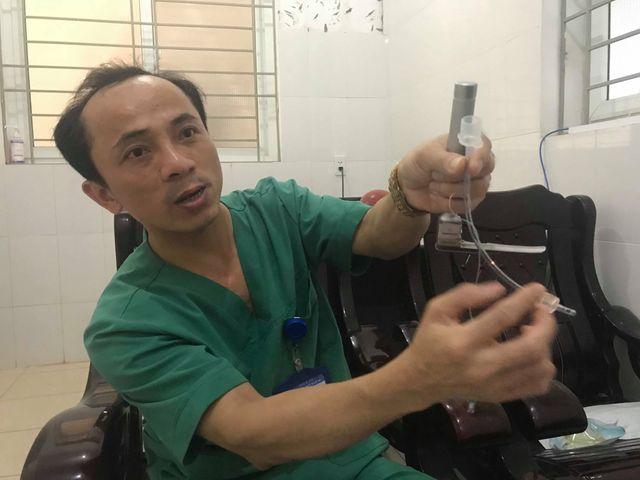 Lời kể của bác sỹ về 7 phút sinh tử cứu cháu bé hóc thạch từ cõi chết trở về-1