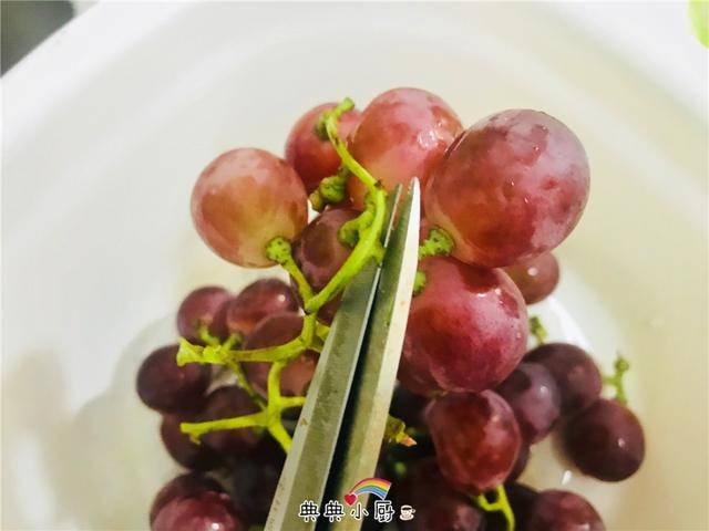 Rửa nho hãy thêm thứ bột này đảm bảo sạch, ăn mà không cần bỏ vỏ nữa-1