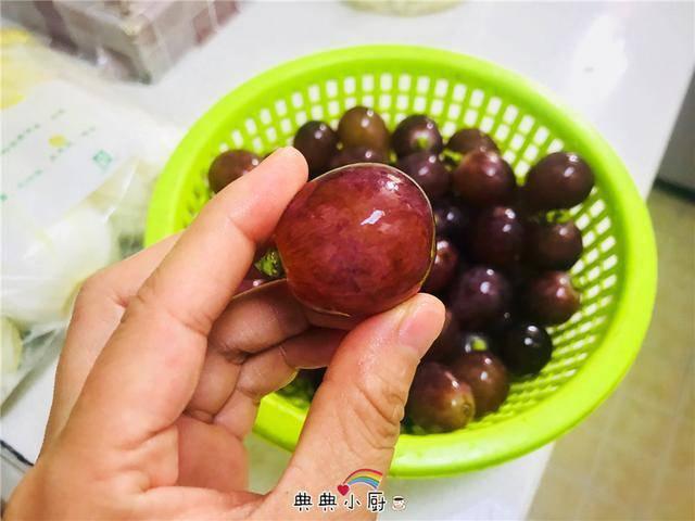 Rửa nho hãy thêm thứ bột này đảm bảo sạch, ăn mà không cần bỏ vỏ nữa-4