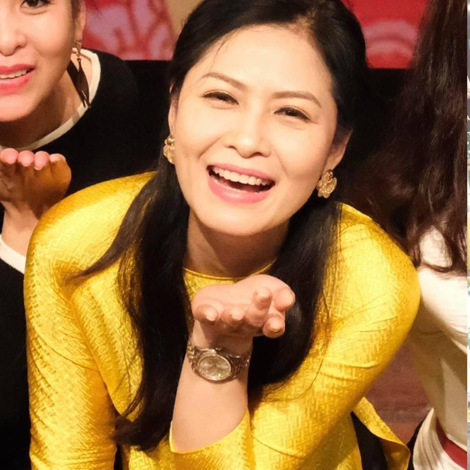 Nhan sắc thật của người phụ nữ làm ông Sơn chao đảo trong Về nhà đi con-6