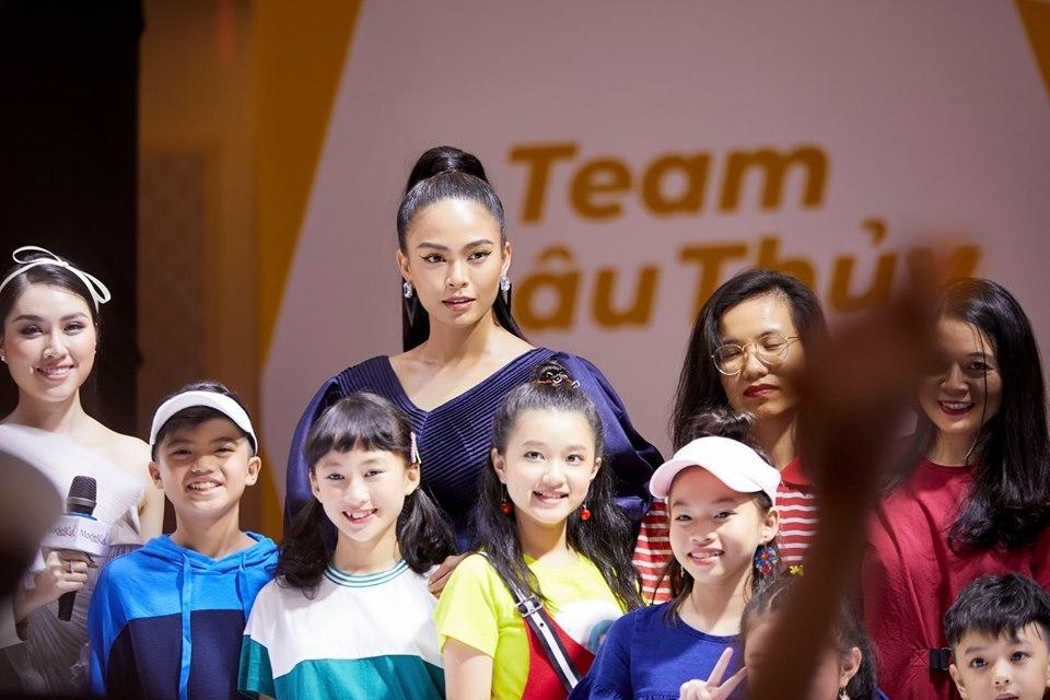 Á hậu Mâu Thủy: Bạn trai tôi không phải đại gia và khá khô cằn-1