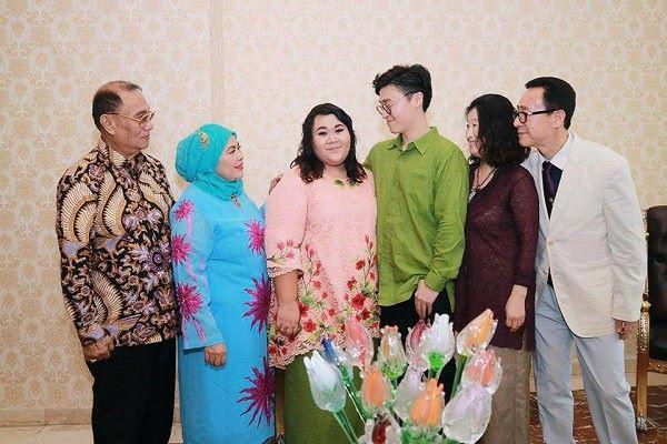 Cặp đũa lệch chồng xinh, vợ xấu và đám cưới lạ đời khiến Tổng thống cũng tò mò tới xem-3