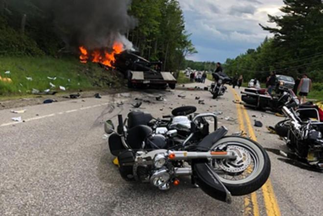 Bán tải đâm đoàn môtô, 7 người thiệt mạng-1