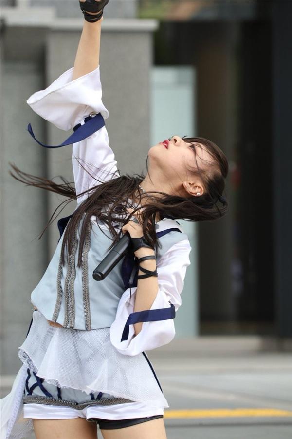 Đầu tư trang phục sống ảo gái xinh khiến người xem hết hồn vì ảnh nhận được không khác poster phim kinh dị-5