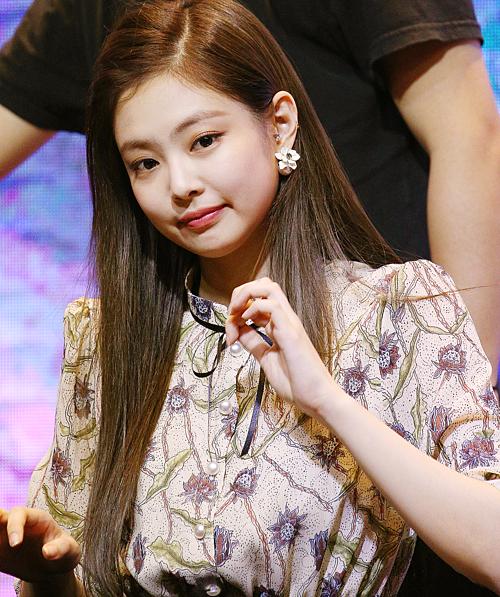 Những bộ cánh không xinh nhưng Black Pink vẫn diện đẹp-9