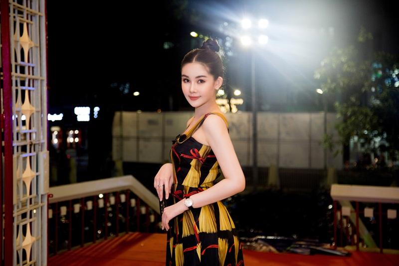 Lâu ngày mới tái xuất showbiz, Lê Âu Ngân Anh gây choáng với set đồ hiệu lên tới 600 triệu đồng-7