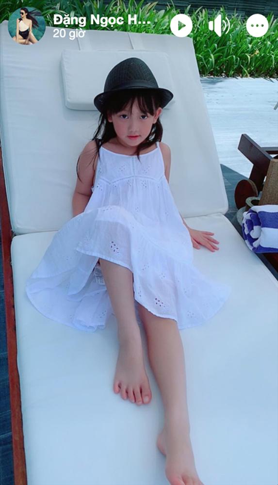 Lâu lâu mới cho con lên sóng, Huyền Baby khiến hội bỉm sữa xôn xao khi con gái lớn có ngoại hình khác lạ-2