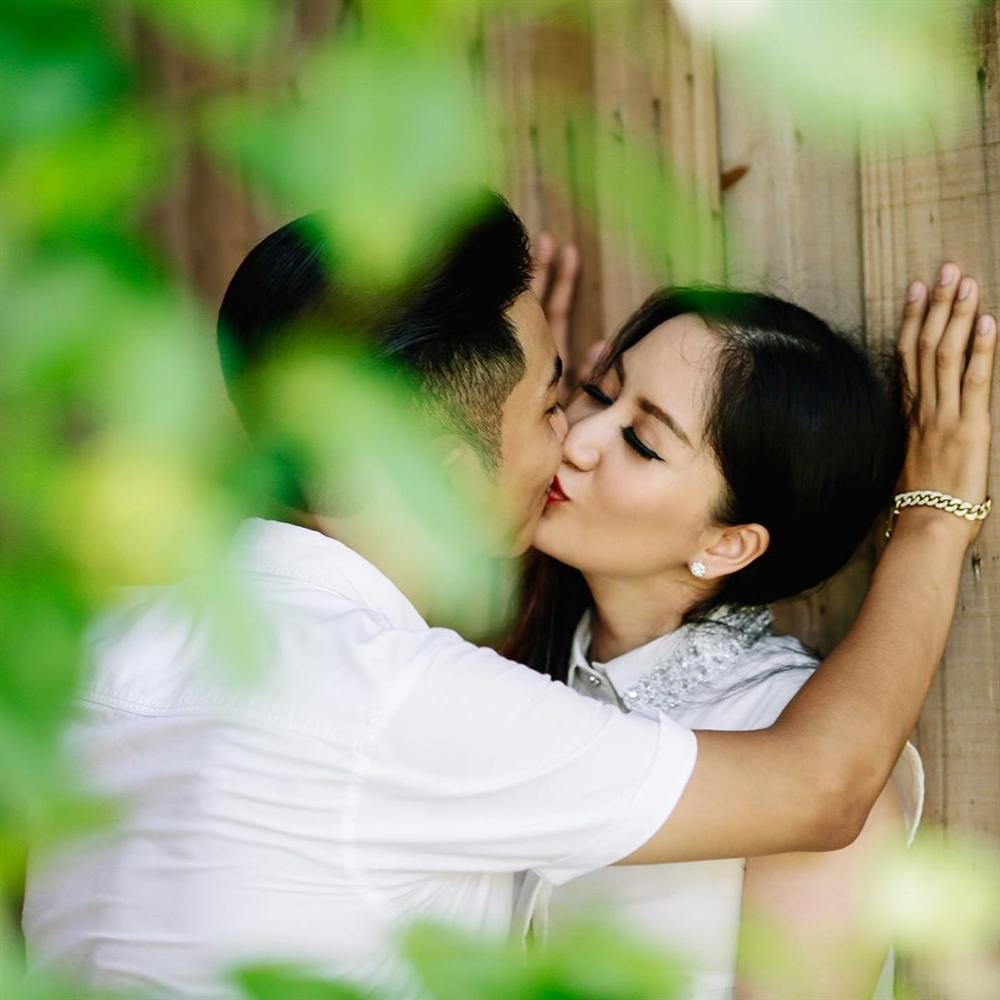 Kỳ Duyên mặc bikini bé xíu, Minh Triệu còn gây shock hơn khi hờ hững ngực trần tại bể bơi-8