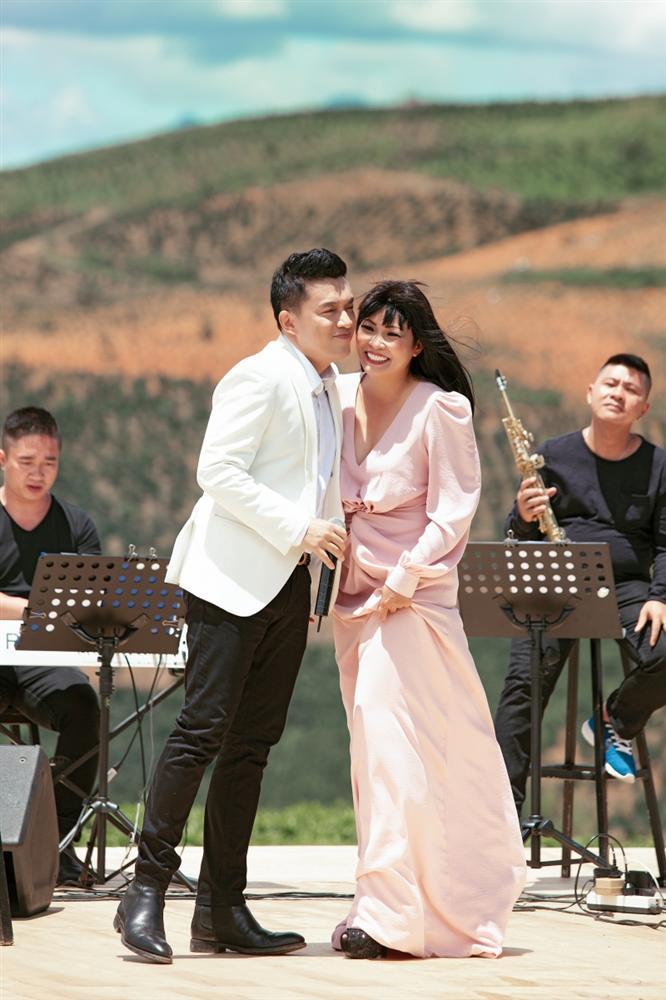 Phương Thanh tiết lộ Lam Trường nhiều lần bị fans cấu bầm tím người mà không dám phản kháng-4