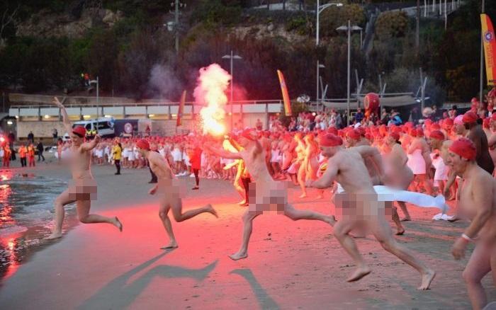 Gần 2.000 người tham gia lễ hội tắm tiên đặc sắc ở Australia-1