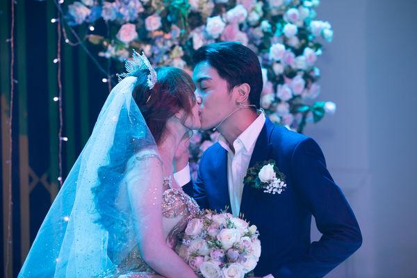 Cris Phan nghẹn ngào nhắn Mai Quỳnh Anh trong đám cưới ở TP.HCM: Việt Nam có 95 triệu người nhưng anh lại tìm được em-5