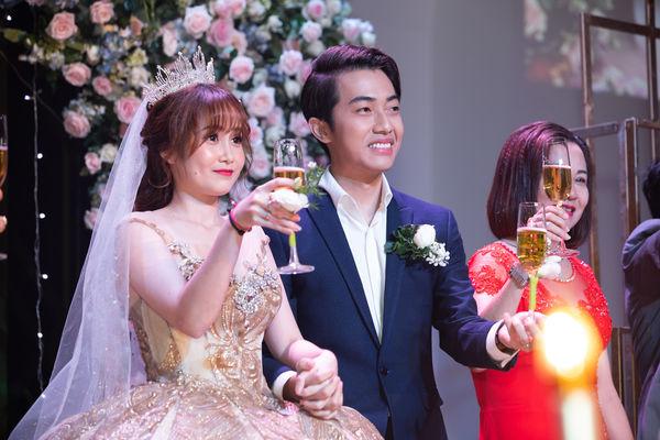 Cris Phan nghẹn ngào nhắn Mai Quỳnh Anh trong đám cưới ở TP.HCM: Việt Nam có 95 triệu người nhưng anh lại tìm được em-4