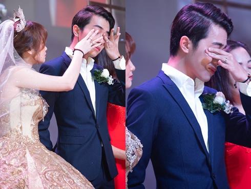 Cris Phan khoe ảnh tình bể bình bên Mai Quỳnh Anh trong đám cưới, BB Trần lầy lội mặc áo cô dâu đòi vào cướp chú rể-5