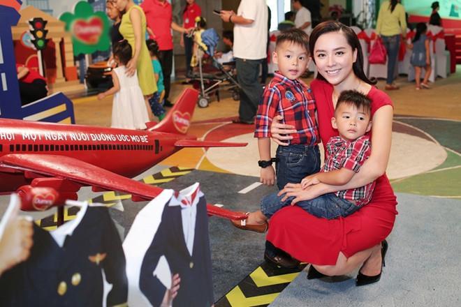 Những hoa hậu, á hậu sớm có cuộc sống kín tiếng bên chồng con-8