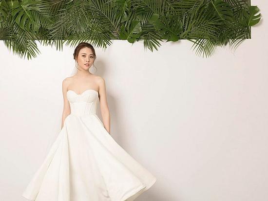 Sau khi khoe chiếc váy cưới na ná Hồ Ngọc Hà, động thái của vợ mới Cường Đô La tiếp tục khiến nhiều người chú ý