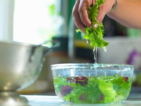 Gái đảm học cách vẩy rau bá đạo khiến sư phụ chỉ giáo phải chào thua-2