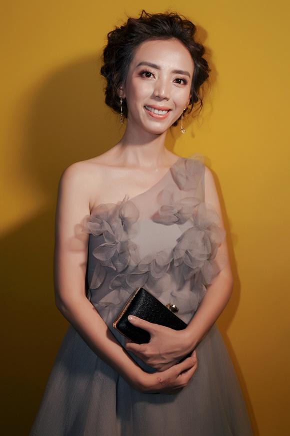 NGẠC NHIÊN CHƯA: Đang gầy nhẳng, diễn viên hài Thu Trang bỗng nhiên sở hữu body nóng bỏng chẳng kém hoa hậu-10