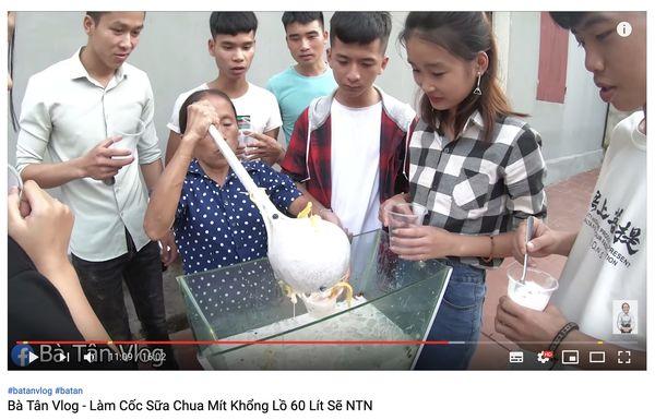 Cộng đồng mạng tranh cãi kịch liệt trước nghi án Bà Tân Vlog dùng cùng 1 chiếc vá để cho heo ăn và… khuấy trà sữa-6
