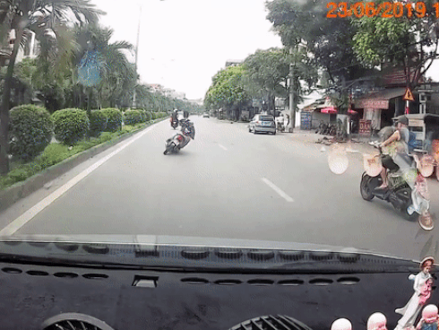 Clip: Thể hiện màn ‘đảo cánh’ cực chất, nhưng thanh niên vẫn hạ cánh không thể đau đớn hơn-3