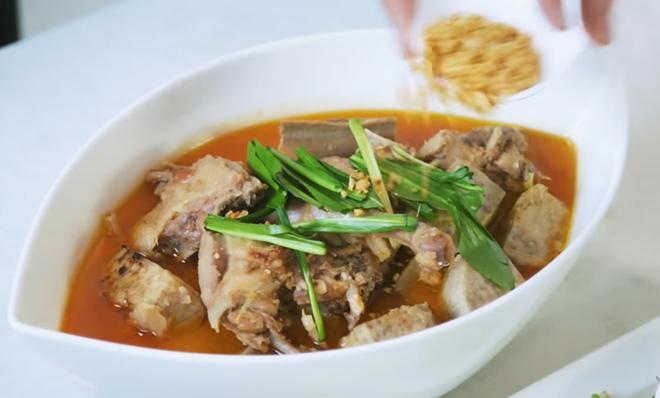 Hơn 40 tuổi chưa vợ con, trai đẹp Nguyễn Phi Hùng khiến chị em phải xấu hổ vì tài nấu ăn-13