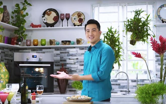 Hơn 40 tuổi chưa vợ con, trai đẹp Nguyễn Phi Hùng khiến chị em phải xấu hổ vì tài nấu ăn-15