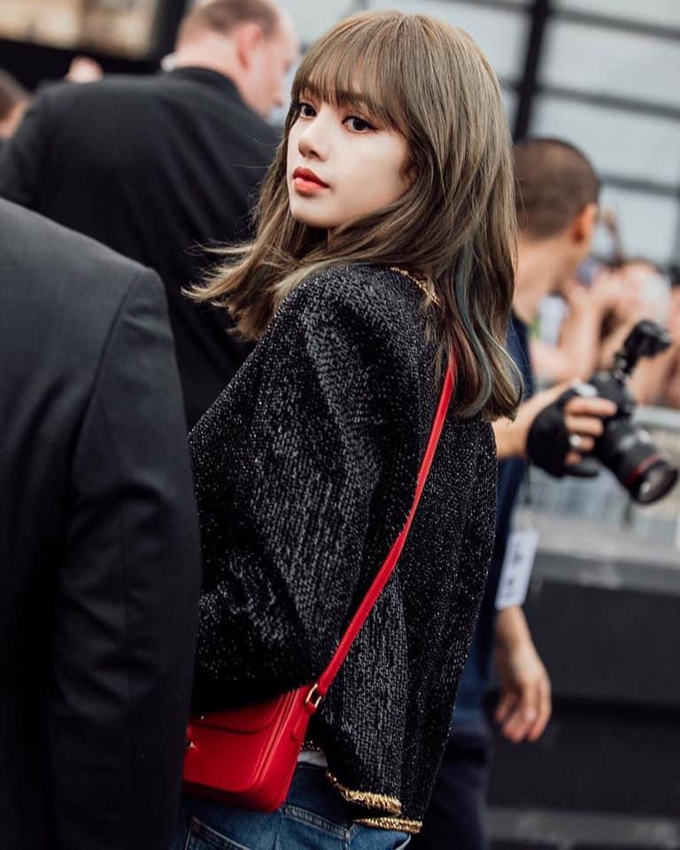 Lisa (BlackPink) khiến fan thòng tim vì xinh muốn xỉu tại Paris Fashion Week-3